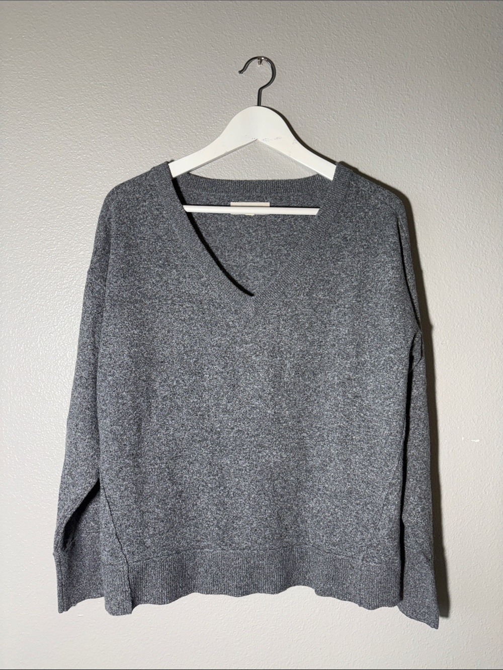 Lucky Brand Classic V-Neck Women's Sweater - Gray M